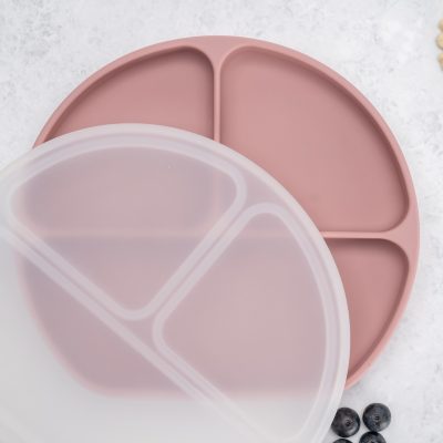 Farfurie compartimentata din silicon cu ventuza si capac, AppeKids – Old Rose